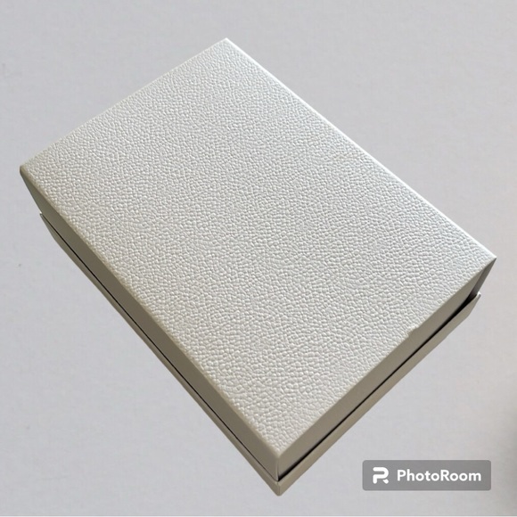 Dior White Pebble Gold Lettering Gift Box With Lid Large - Picture 8 of 9